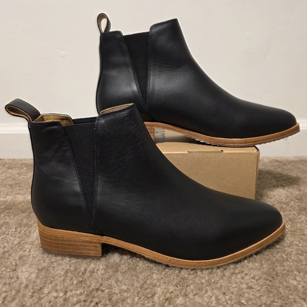 Nisolo Black Leather Eva Everyday Chelsea Boot
